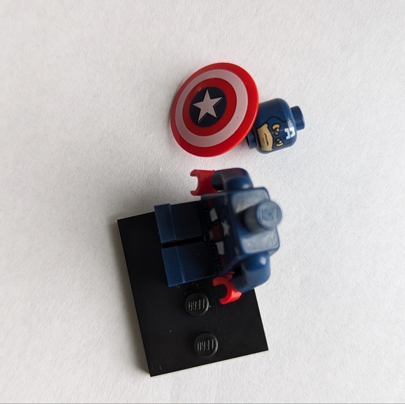 LEGO Captain America minifig - Picture 6 of 7